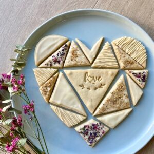 Gourmandista | Biscuits personnalisés | Coeur origami demande annonce