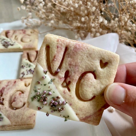 Fini les dragées et vive les biscuits !