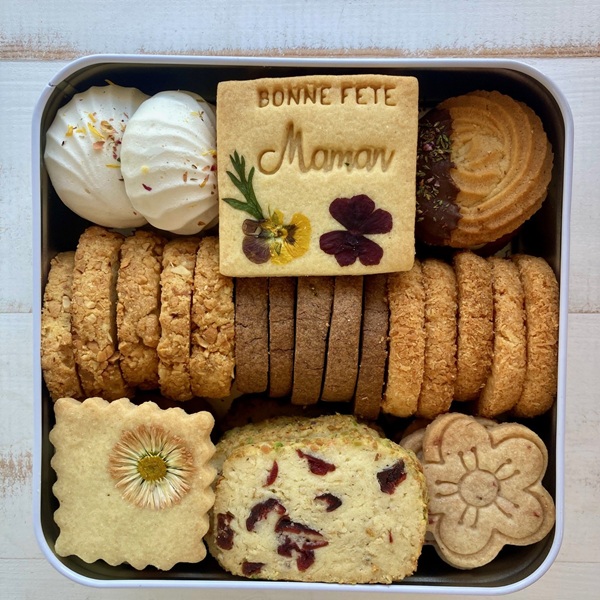 Boîte à douceurs fleuries